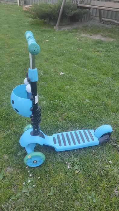 Дитячий самокат .