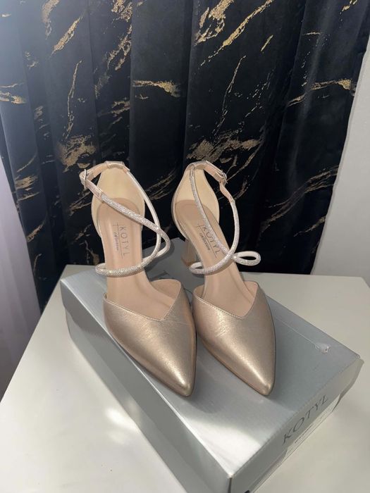Buty ślubne kotyl