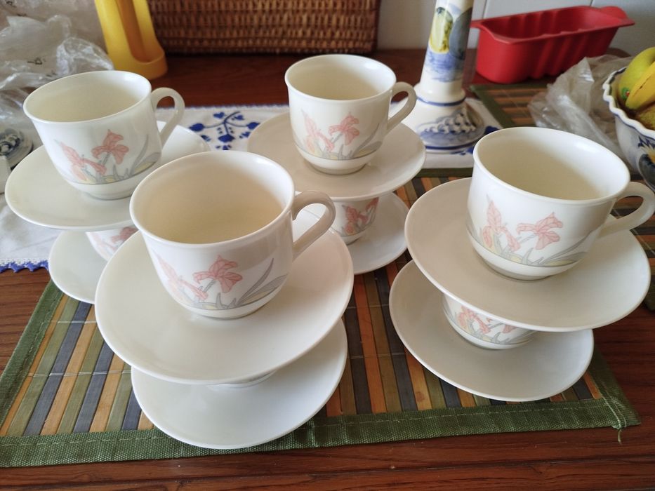 Eight Breakfast Cups in Pyrex425130282557132802