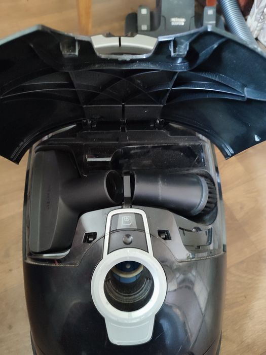 Продам пилосос Miele Complete C3