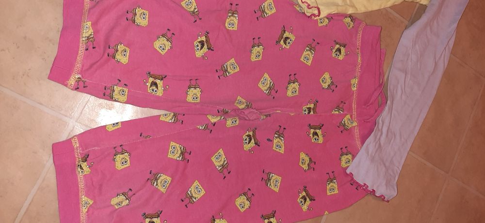 Pizamka spongebob na ok 6 lat