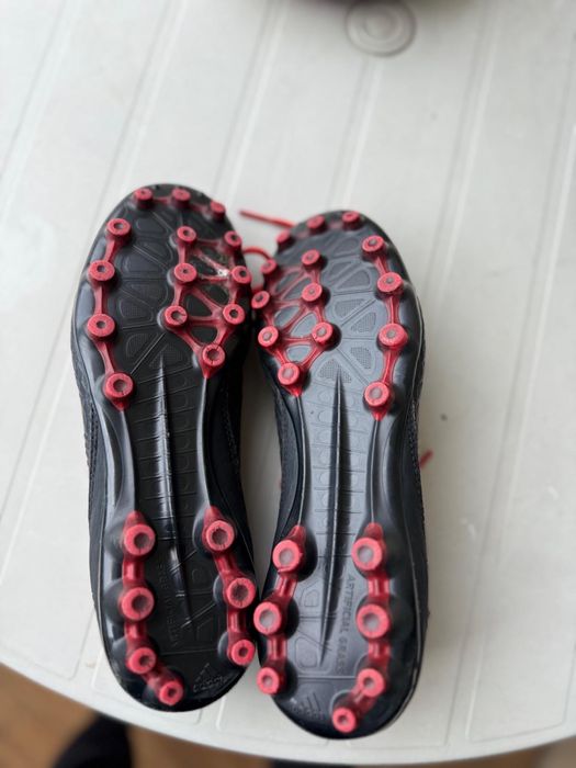 Chuteira Adidas Predator 18.3 com meia de compressão