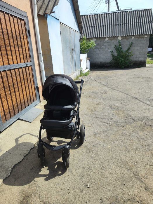 Продам коляску б/у. У використанні була 2 роки.