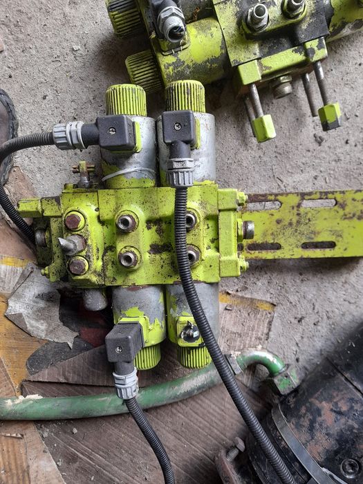 Rodzielacz hydrauliczny  claas