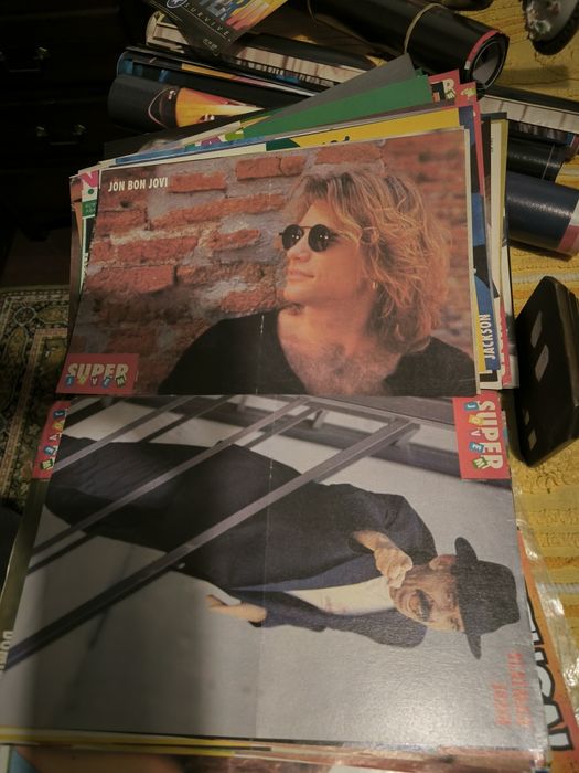 Vendo coleção +350 pósteres TV guia, TV mais, JN, revista super jovem