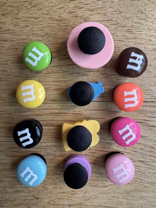 Charms Crocs M&M przypinki nowe