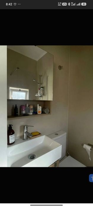 Quartos para estudante universitária, junto ao metro de Arroios, Praça do Chile. Fazemos contrato de arrendamento e emitimos fatura recibo