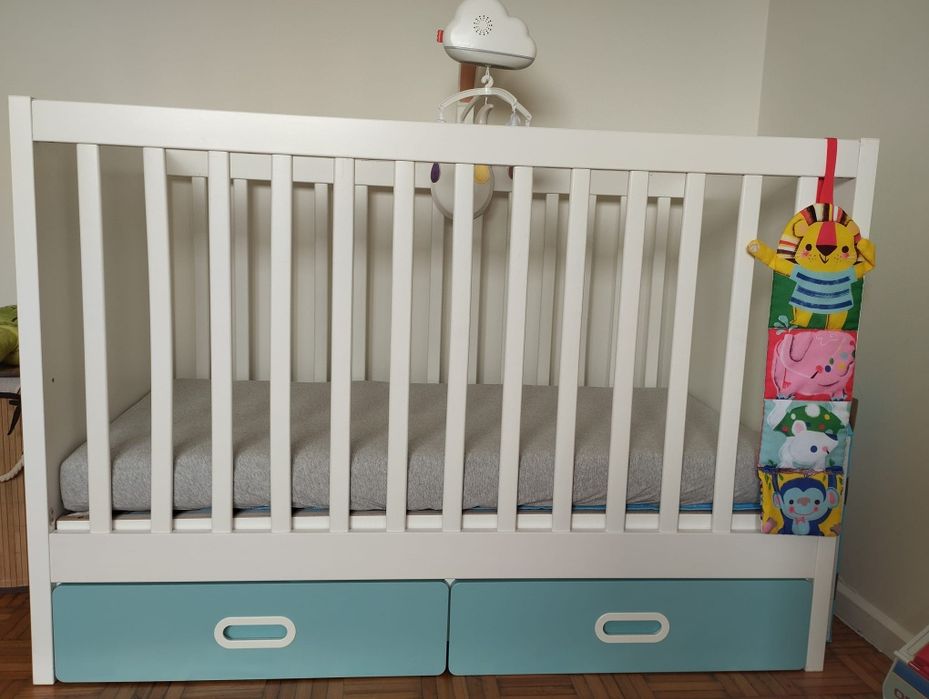 Vendo berço. 60€. WhatsApp 912665995. Retirar em Ferreiros, Braga.