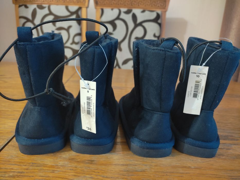 Нові уггі зимові чоботи Joe Fresh для двійні двойни