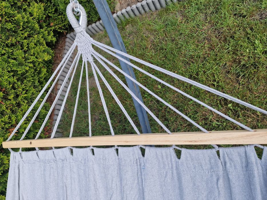 Hamak dwuosobowy z pałąkiem drewnianym szary