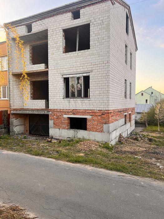Продаж будинку в м.Дубляни
