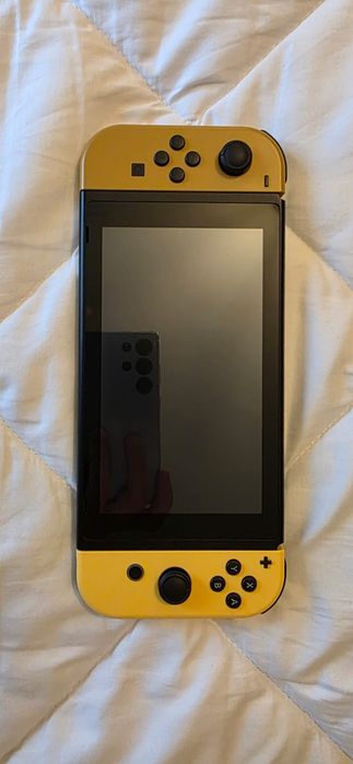 Nintendo Switch Pikachu Edition
