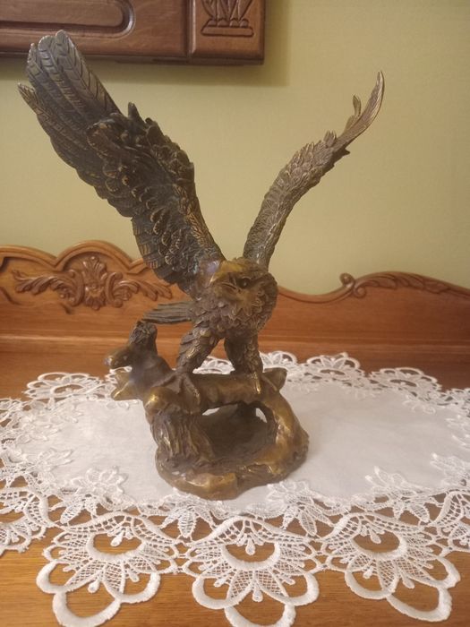 Продам статуетку ,материал бронза.