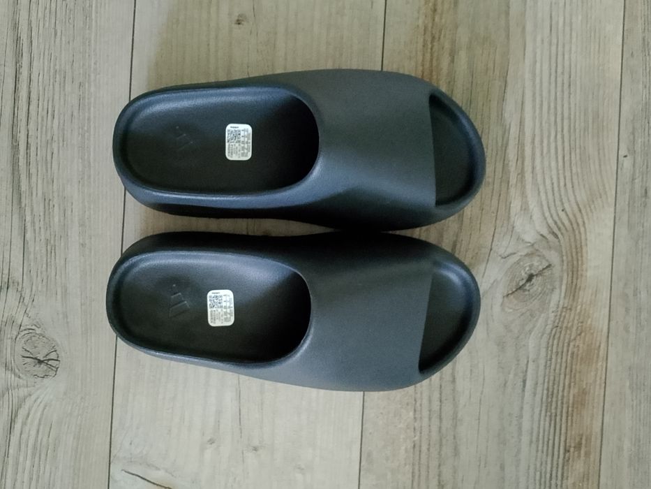 Yezzy slide idealne na lato