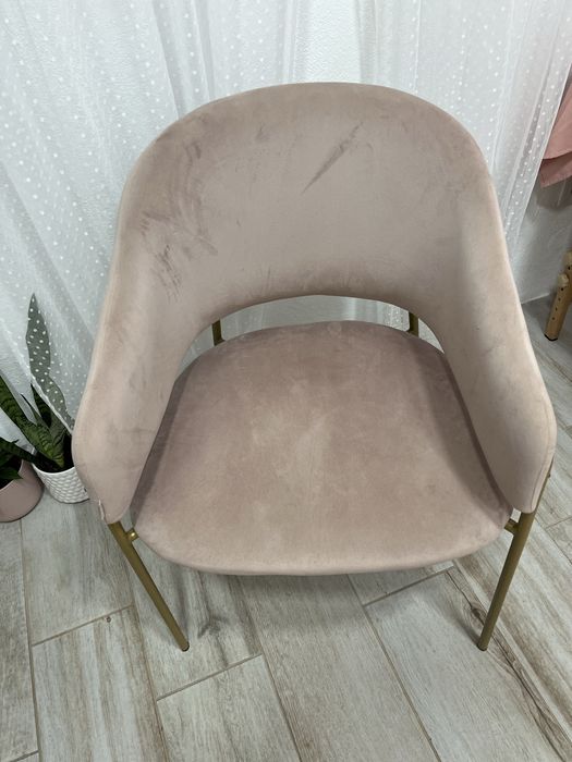 Cadeira rosa e dourado