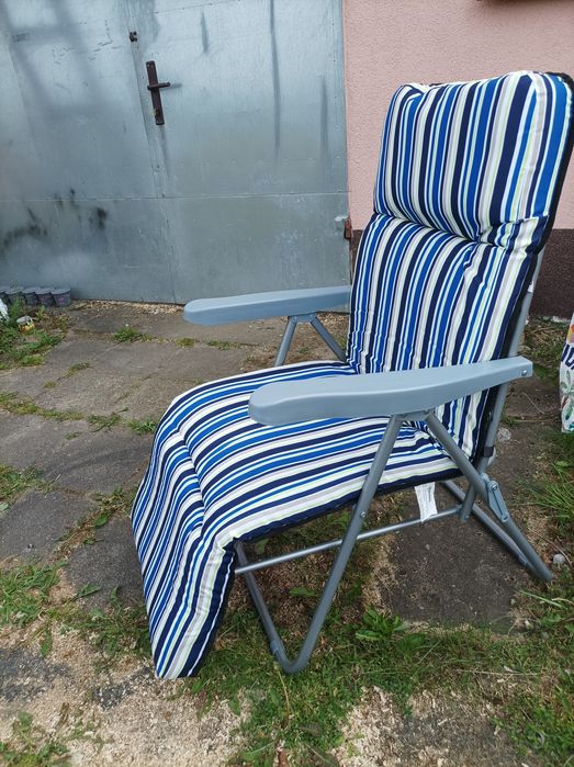 Dwa leżaki ogrodowe