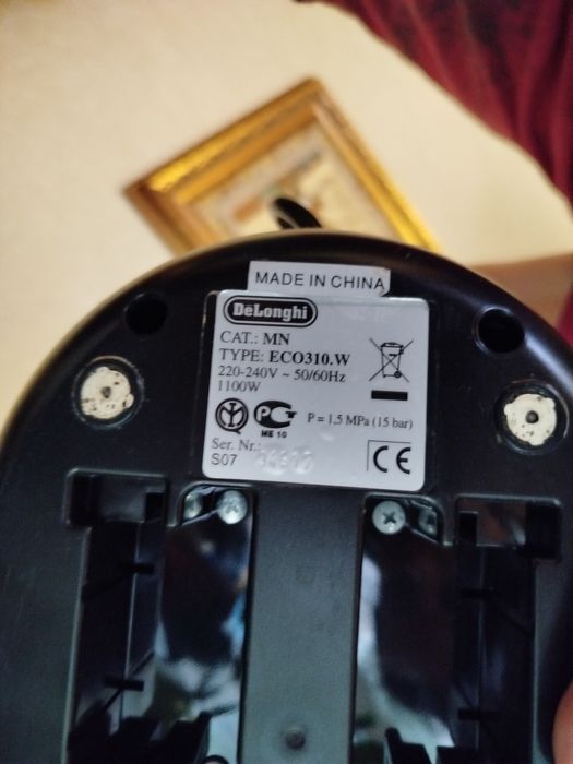 Кофеварка DeLonghi ECO 310 W