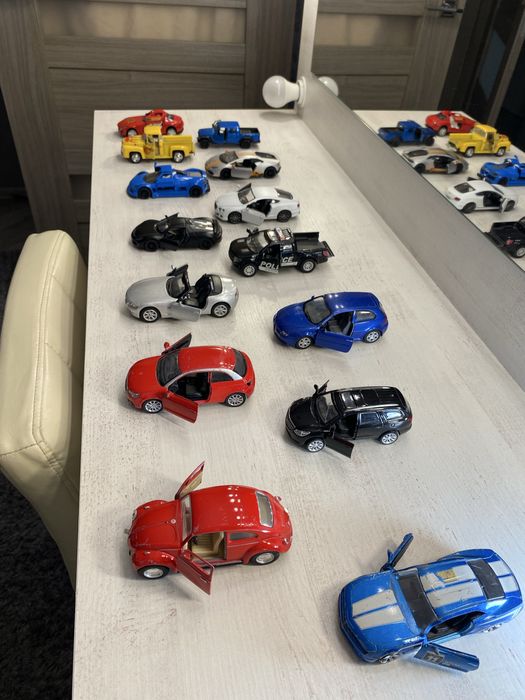 Металеві машинки в хорошому стані