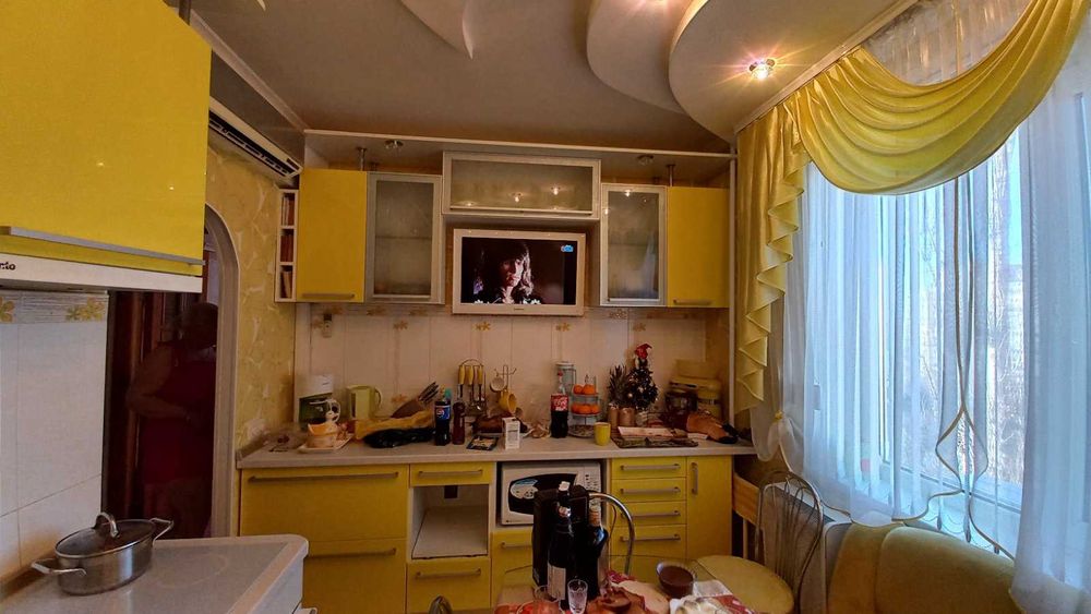 Продаж 2-К кв, вул. Соборності 3