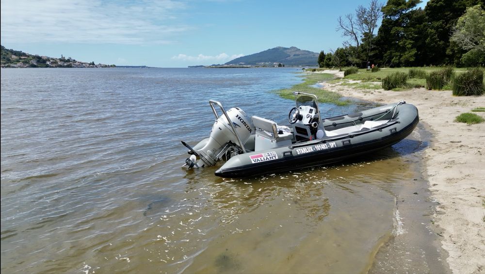 Valiant DR-520 Boat, 90 HP
