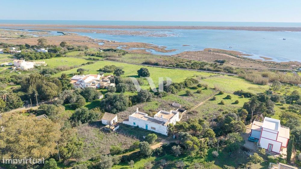 Quinta para Recuperar com Vista Deslumbrante para a Ria Formosa, perto