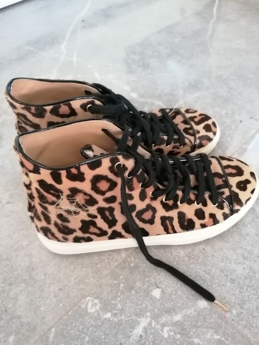 Wysokie trampki od Charlotte Olimpia Leopard Print rozmiar 37