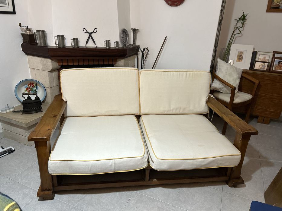 Sofá estrutura madeira 3 lugares