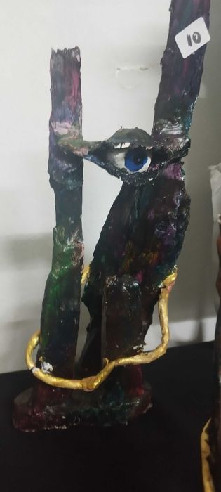 Olhos de Alma. Figuras únicas feitas de desperdícios e pintadas com tinta acrílica