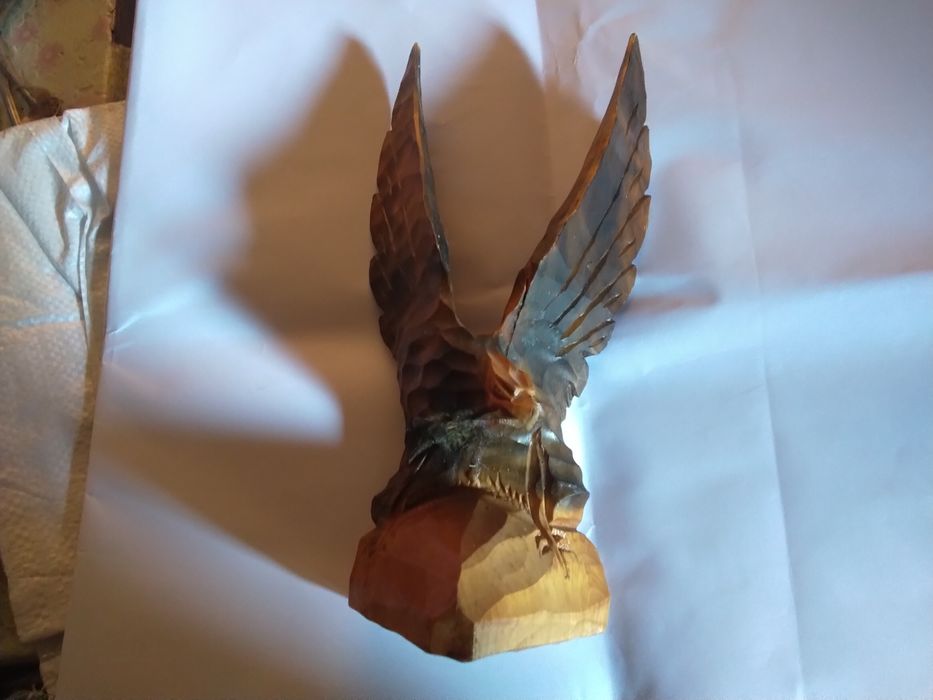 Орел з дерева,гарний стан.
