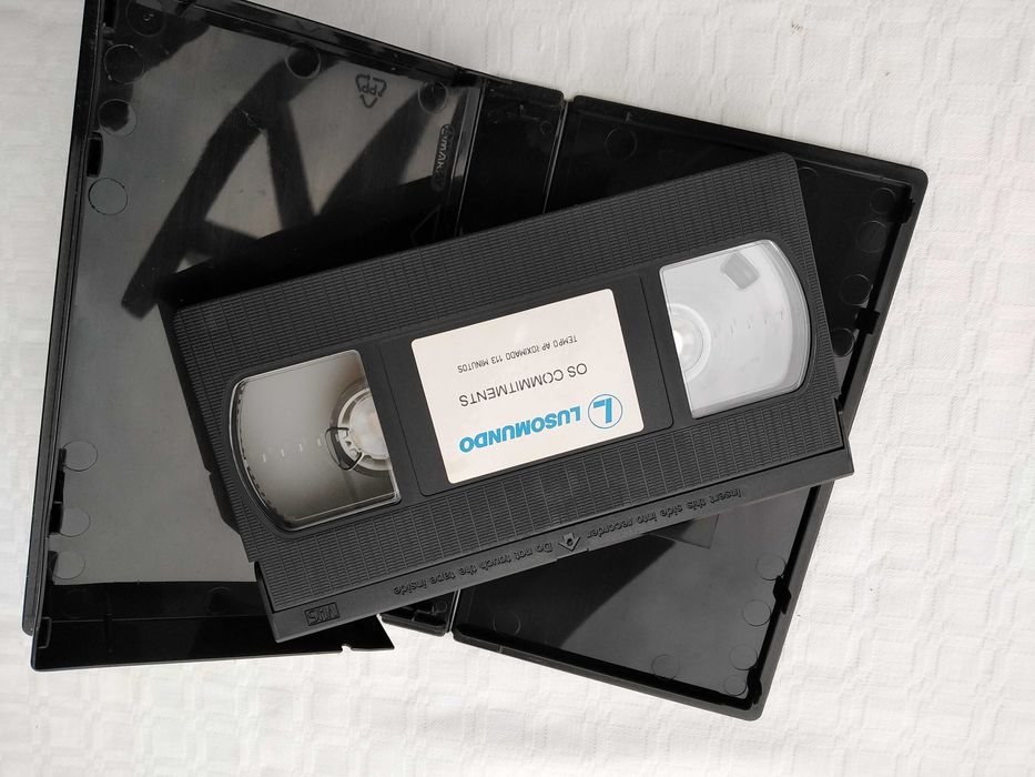 VHS, Os Commitments