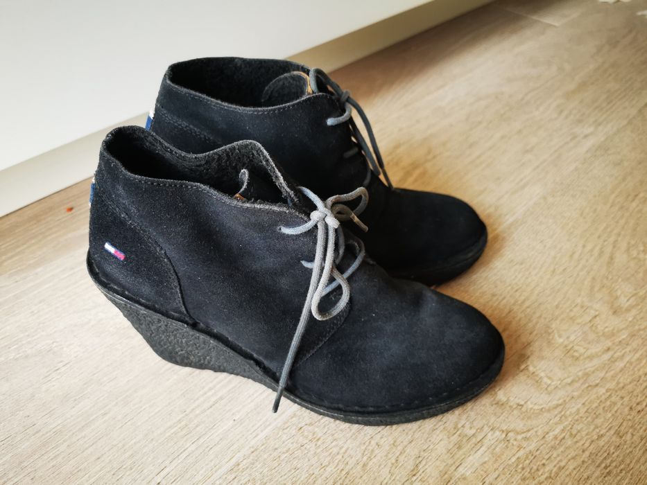 Buty botki damskie Tommy Hilfiger r. 38 granatowe na koturnie zamsz