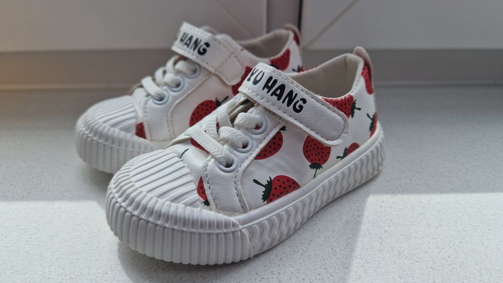 Buty Trampki Adidasy Białe Truskawki na Rzepy 13,5 Nowe