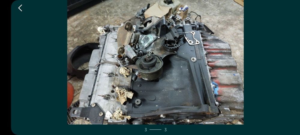 Motor 2.2 de Fontera com uma capa de biela e um cilindro danific