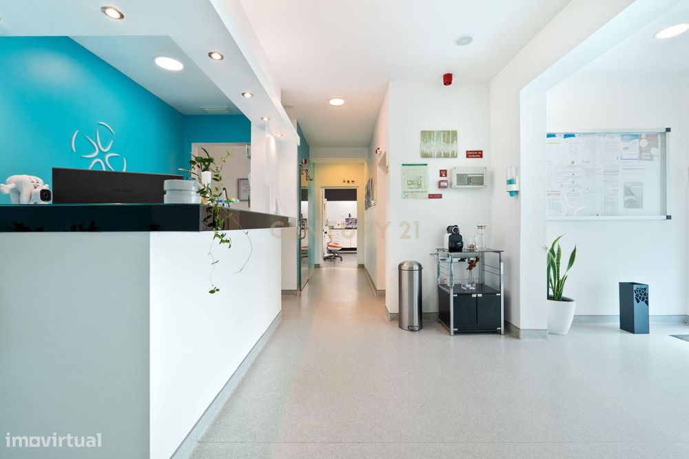 Clínica Dentária Equipada no Centro de Portimão – Oportunidade de Inve