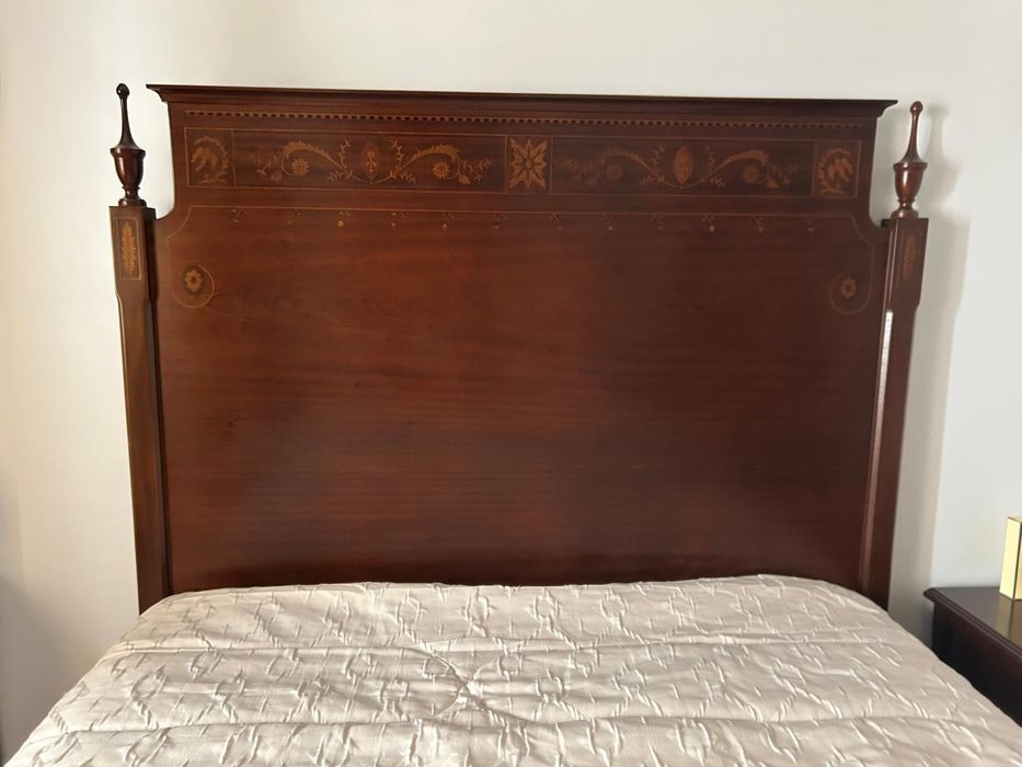 Cama clássica de casal