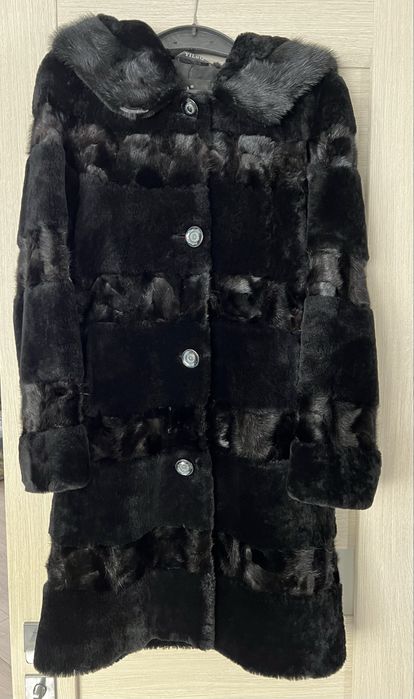 Шуба мутон зі вставками норки