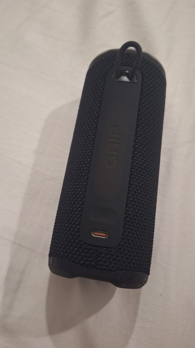 Coluna Bluetooth JBL Grip (Como Nova) – À Prova de Água e Impactos