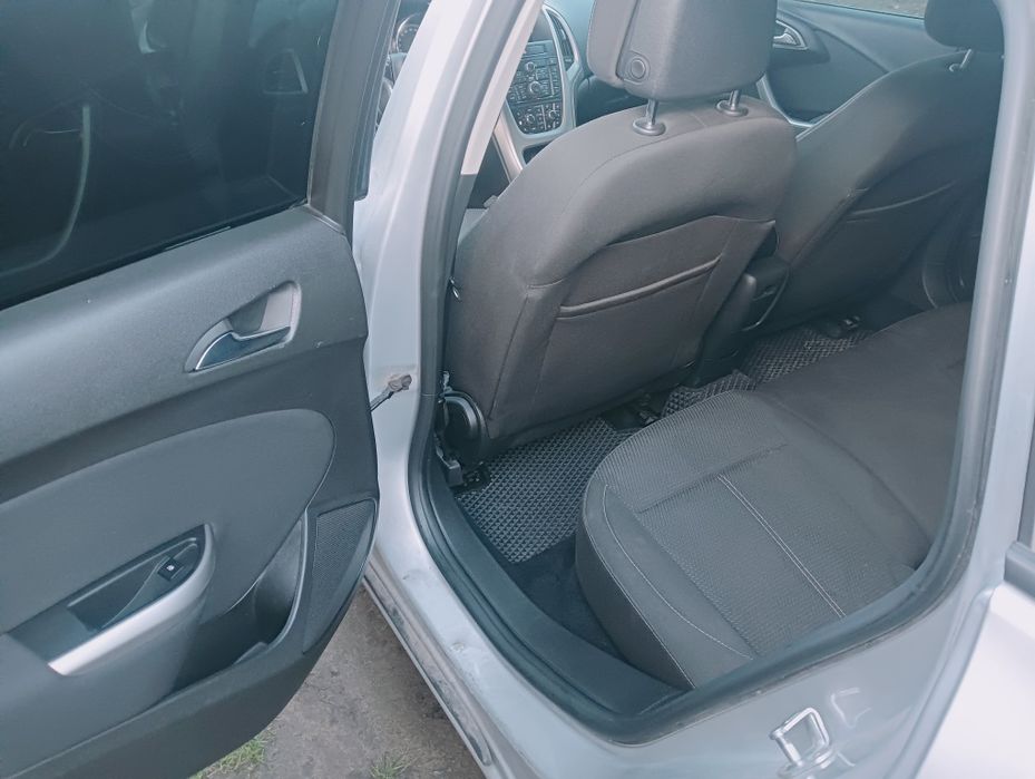 Опель Астра j.2011рік