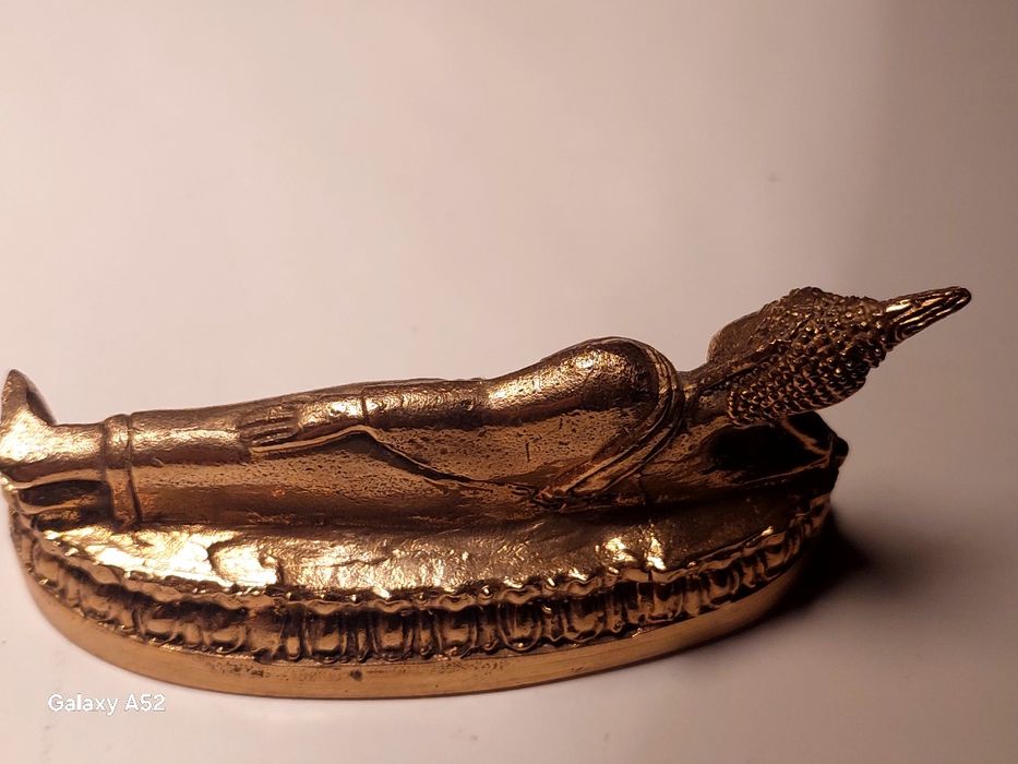 Leżący Budda z wysokiej jakości mosiądzu ok 8,5 cm długość