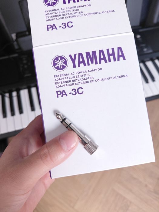 Синтезатор Yamaha PSR-E383 (Стан нового) + X-стійка, пюпітр, перехідник