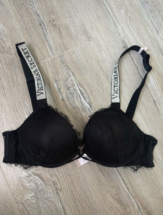 Biustonosz push-up koronkowy z błyszczącymi ramiączkami Shine Strap Victoria Secret