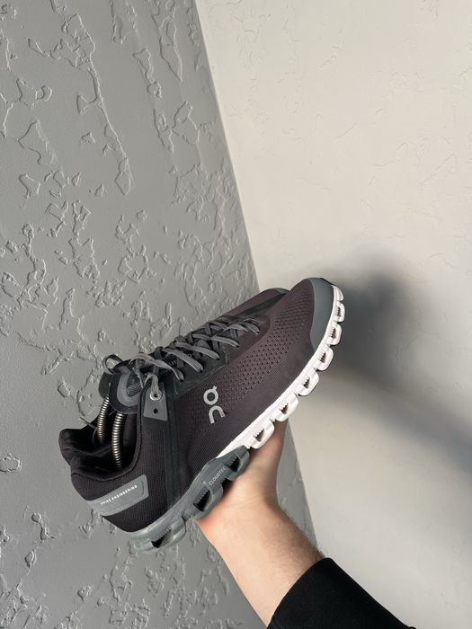 On cloud swiss running кросівки чоловічі бігові