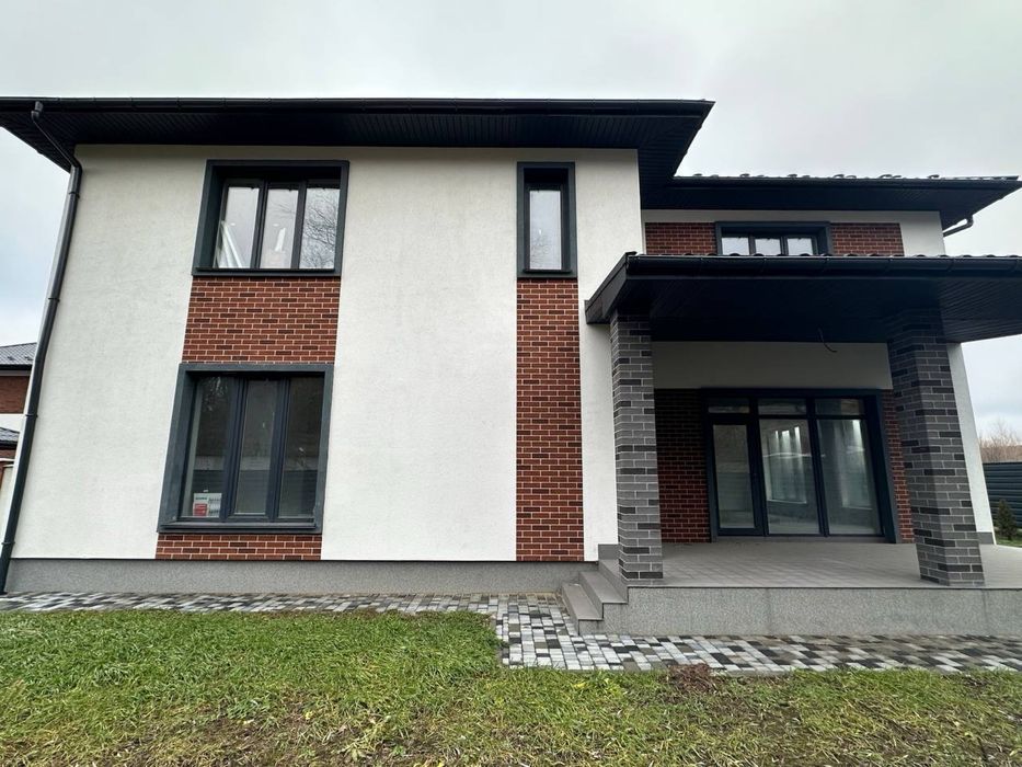 Продаж будинку у Ходосівці біля лісу та озера, закрита територія