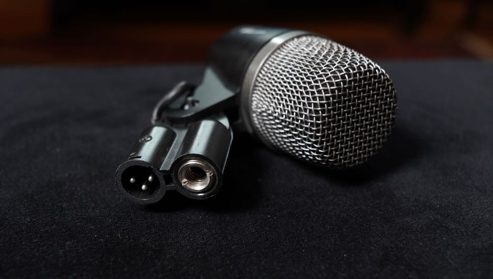 AKG D11 - Microphone