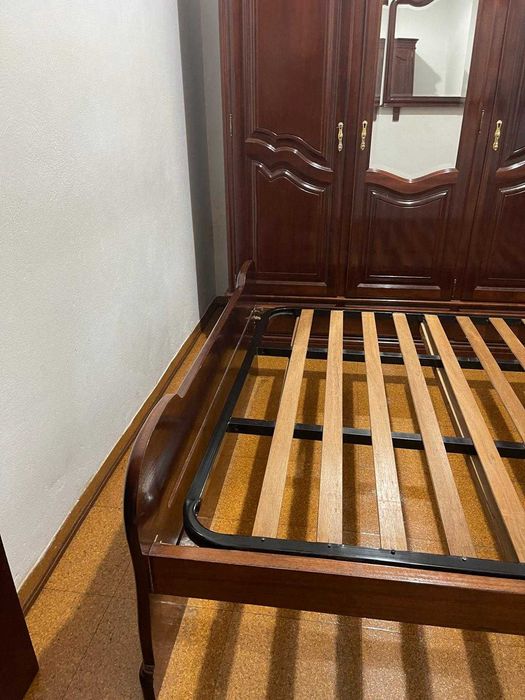 MOBÍLIA DE MADEIRA MACIÇA (vendido junto ou separado)