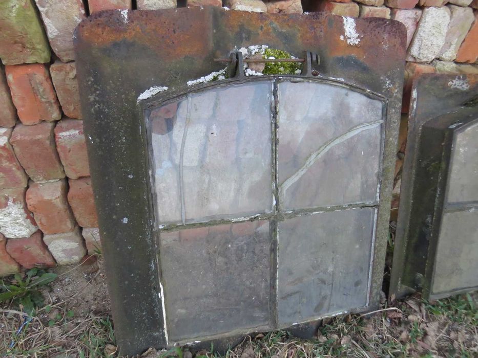 Okno Żeliwne Dachowe Do Renowacji