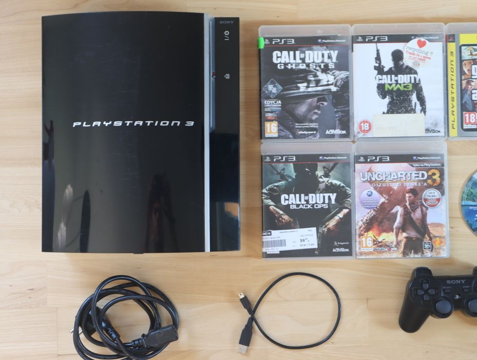 Sprzedam PS3 ,2 Pady plus Gry