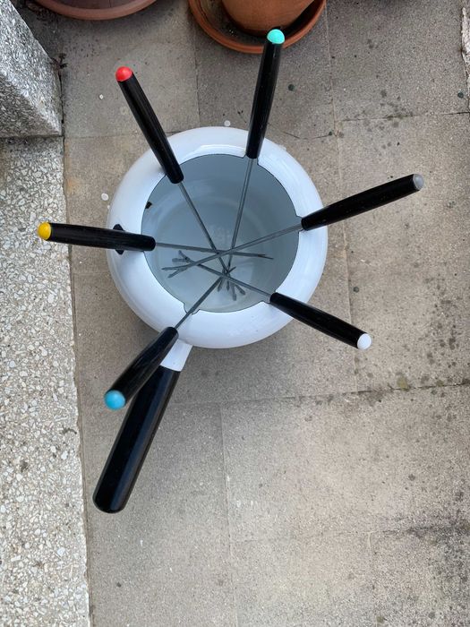 Fondue de esmalte branco para 6 pessoas + Lamparina+ 6 forquilhas