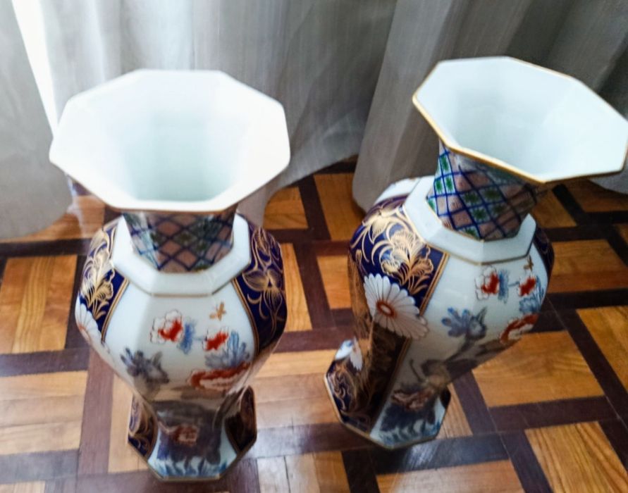 Conjunto de jarras decorativas da vista alegre