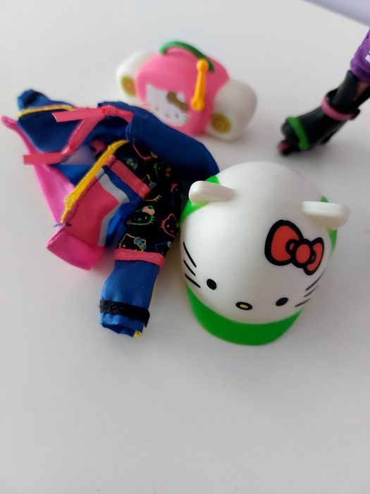 Boneca patinadora - Hello Kitty